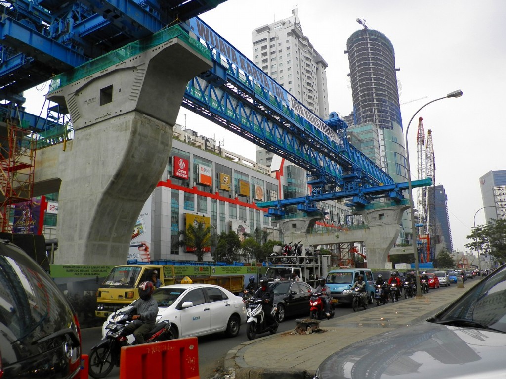 巨大都市ジャカルタの交通手段09