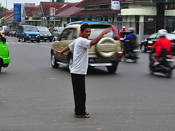 ジャカルタの深刻な渋滞が支える貧困システム05