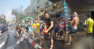 まるで戦争！？タイの旧正月、“ソンクラーン” の水かけ祭りに参戦してみた！